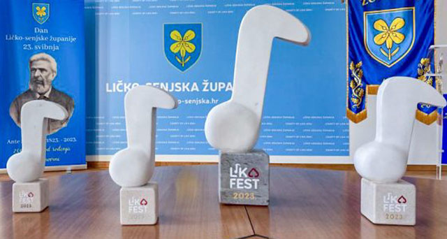Skulpture nagrada za pjevače izradio je akademski kipar Petar Dolić                                                                                                                                                                                       